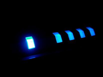 Cómo reducir el brillo o apagar los LEDs de tus dispositivos electrónicos