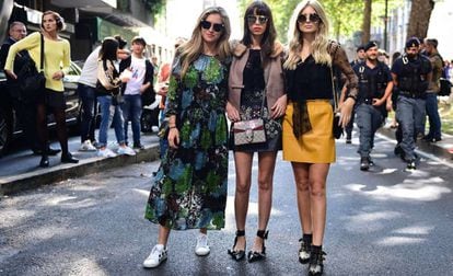 Tres invitadas al desfile de Dolce and Gabbana, el pasado 25 de septiembre.