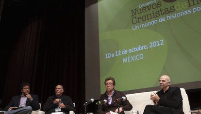 De izquierda a derecha, el escritor colombiano Santiago Gamboa, el puertorriqueño Edgardo Rodríguez, el periodista colombiano Mario Jursich y el periodista y escritor argentina Martín Caparrós en el encuentro Nuevos Cronistas de Indias 2. Un mundo de historias por descubrir.