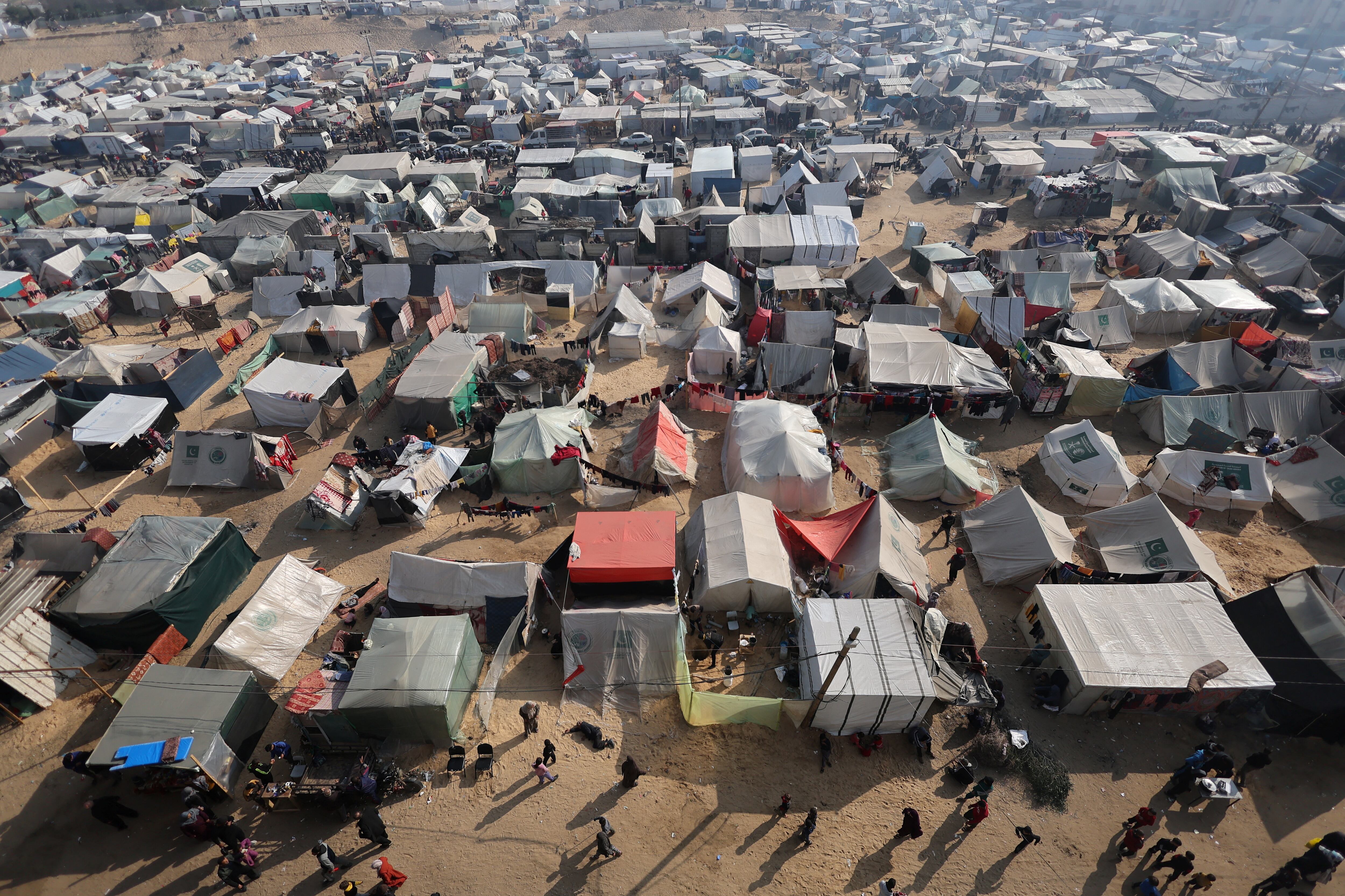 Displaced Palestinians, who fled their homes due to Israeli strikes, shelter in a tent camp, amid the ongoing conflict between Israel and the Palestinian Islamist group Hamas, in Rafah, southern Gaza Strip, January 1, 2024. REUTERS/Ibraheem Abu Mustafa