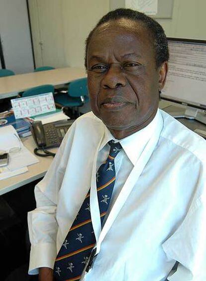 Francis Omaswa, director de la Alianza de Personal Sanitario de la OMS.