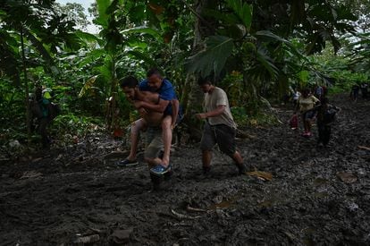 Migrantes venezolanos llegan a la aldea de Canaán Membrillo, el primer control fronterizo de la provincia de Darién en Panamá, el 13 de octubre de 2022.