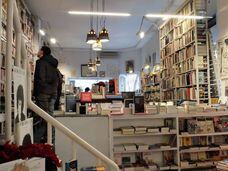 Interior de la librería Rafael Alberti de Madrid.