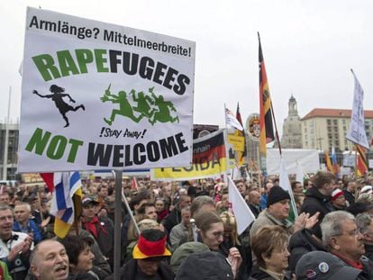 Manifestantes del movimiento Pegida (Patriotas Europeos contra la Islamización de Occidente), el pasado 11 de abril en Dresde.