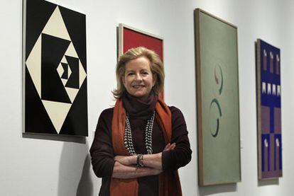 Patricia Phelps de Cisneros en la exposición <i>América Fría. La abstracción geométrica latinoamericana (1934-1973)</i>.