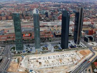 Vista aérea de Las Cuatro Torres de Madrid y solar del Centro Internacional de Convenciones.