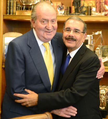 El rey Juan Carlos con el presidente de Rep&uacute;blica Dominicana, Danilo Medina.