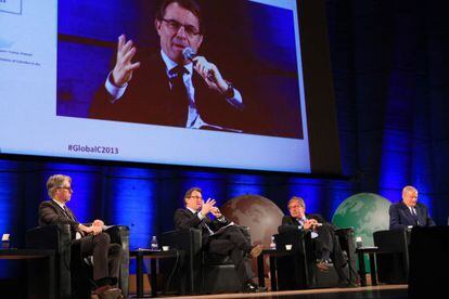 Artur Mas (segundo por la izquierda), durante su intervenci&oacute;n de ayer en la sede de la Unesco. 
