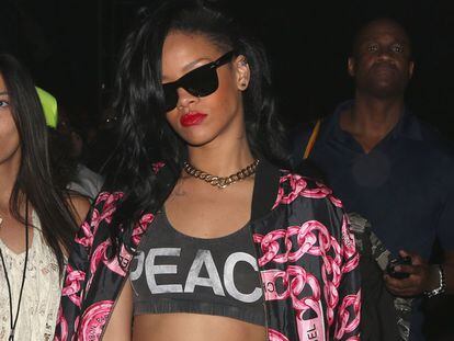Copia el look: (des)vístete como Rihanna por unos 15 euros