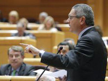 El ministro de Justicia, Alberto Ruiz-Gallard&oacute;n, durante una de sus intervenciones en la sesi&oacute;n de control al Gobierno.