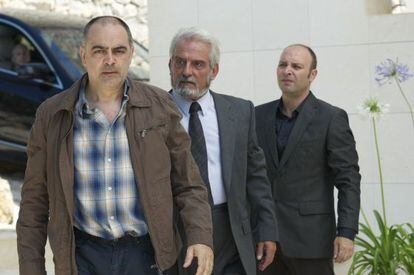 Pep Tosar, José Sancho y Vicente Romero, en una escena de la serie Crematorio, basada en la obra de Rafael Chirbes.
