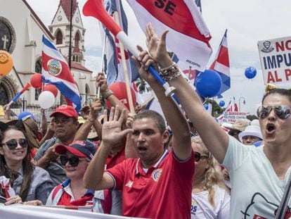 Trabajadores costarricenses durante una protesta. 