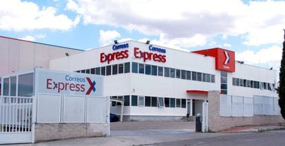 Centro logístico de Correos Express, en Getafe (Madrid)