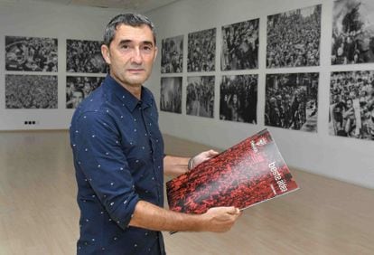 Ernesto Valverde, en la inauguración de la exposición de sus fotografías en Bilbao.