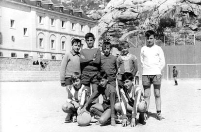 Alumnos del internado del Valle de los Caídos, hacia 1970.
