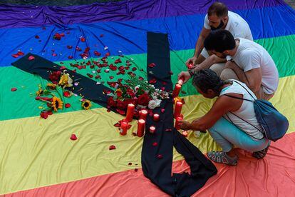 Recuerdo a las víctimas del atentado de un club gay en Orlando en Barcelona (España).