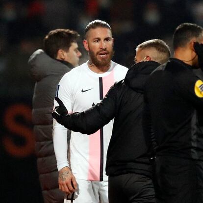 Soccer Football - Ligue 1 - Lorient v Paris St Germain - Stade du Moustoir, Lorient, France - December 22, 2021 Paris St Germain's Sergio Ramos reacts after receiving a red card REUTERS/Stephane Mahe