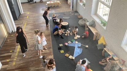 Espacio infantil de Base Ò en la entrada de la sala de exposiciones del Centro de Arte Contemporáneo Barcelona - Fabra i Coats. Imagen cedida por Base Ò