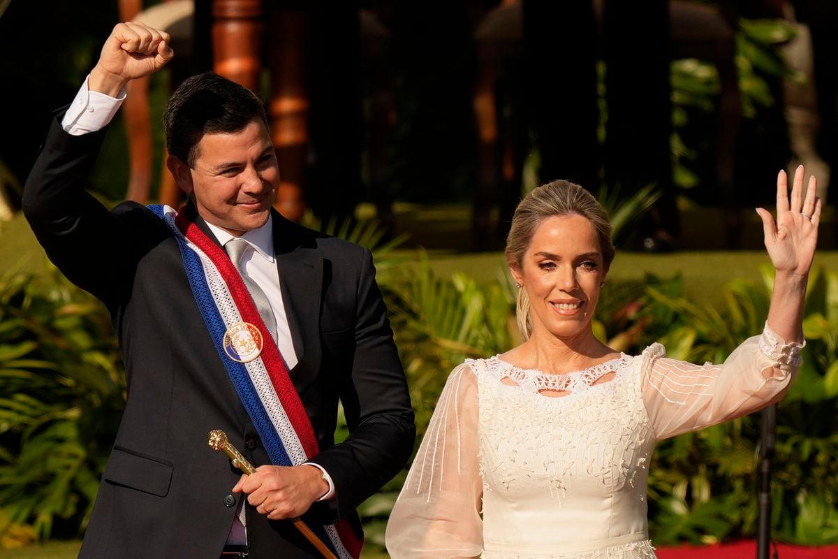 El conservador Santiago Peña asume como nuevo presidente de Paraguay