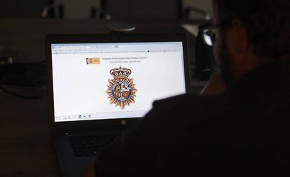 Un usuario intenta acceder al portal mejortorrent.com, intervenido por la Policía.