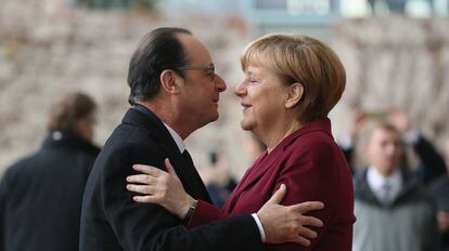 Angela Merkel y Fran&ccedil;ois Hollande el pasado d&iacute;a 18 en Berlin.