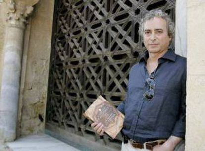 El escritor Ildefonso Falcones en la mezquita de Córdoba.