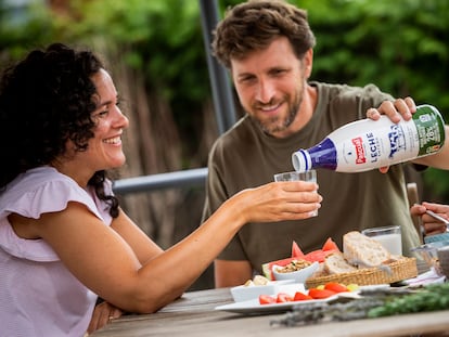 Las nuevas botellas de leche estarán disponibles para la gama clásica (leche Entera, Desnatada y Semidesnatada), y tendrán un tamaño de 1,5 litros.