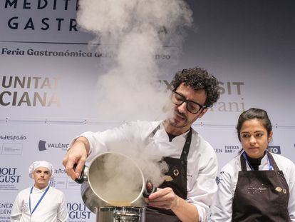 El chef Raül Balam Ruscalleda, durante la presentación de su menú acorde a los ODS, en la feria Mediterránea Gastrónoma de Valencia.