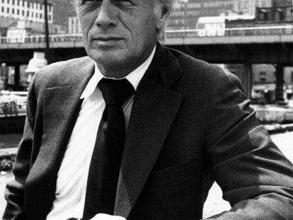 Richard Widmark en una interpretación del detective Madigan.