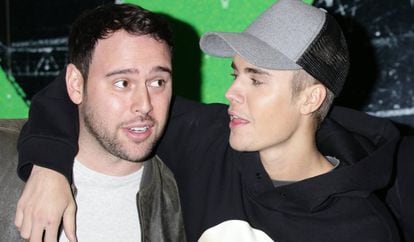 Scooter Braun y Justin Bieber, en Londres, en 2015.