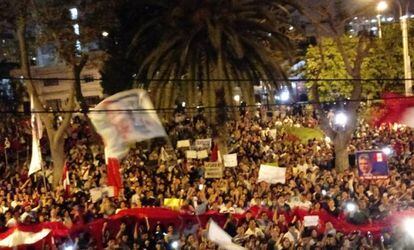 Manifestantes a favor de los fiscales removidos del equipo Lava Jato.