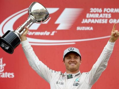 Nico Rosberg celebra su victoria en Japón.