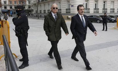 Eugenio Pino, con gafas de sol, en la Audiencia Nacional, en febrero pasado. 