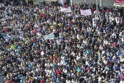 Multitudinaria manifestación contra el régimen sirio en la ciudad portuaria de Banias.