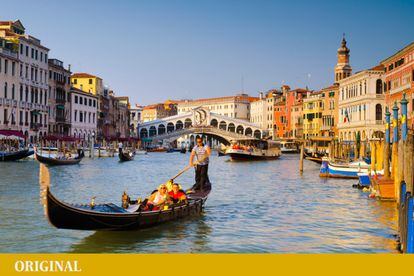Fundada en el siglo V sobre un archipiélago de 118 pequeñas islas unidas entre sí por 455 puentes, el centro histórico de Venecia es patrimonio mundial y un encantador entramado de canales es su seña de identidad.