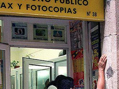 Un locutorio público en Barcelona.