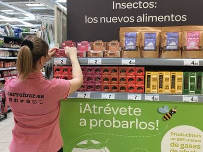 Stand de Carrefour con los nuevos productos a base de insectos.