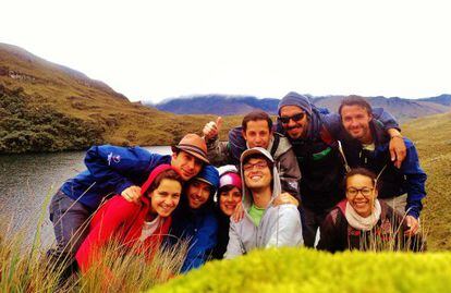 Varios españoles, entre ellos profesores universitarios, emigrados a Cuenca (Ecuador).