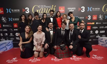 Equipo de la película '10.000 KM', de Carlos Marques-Marcet, la gran triunfadora de la noche en los VII Gaudí.