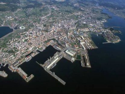 Imagen a&eacute;rea de Ferrol, con la ensenada de A Malata a la izquierda, donde se construir&aacute; el viaducto para el tren. 