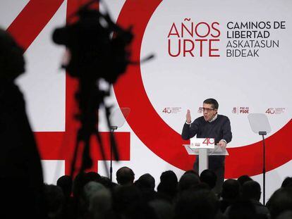 El candidato a dirigir el PSOE, Patxi López, en el Kursaal de San Sebastián.