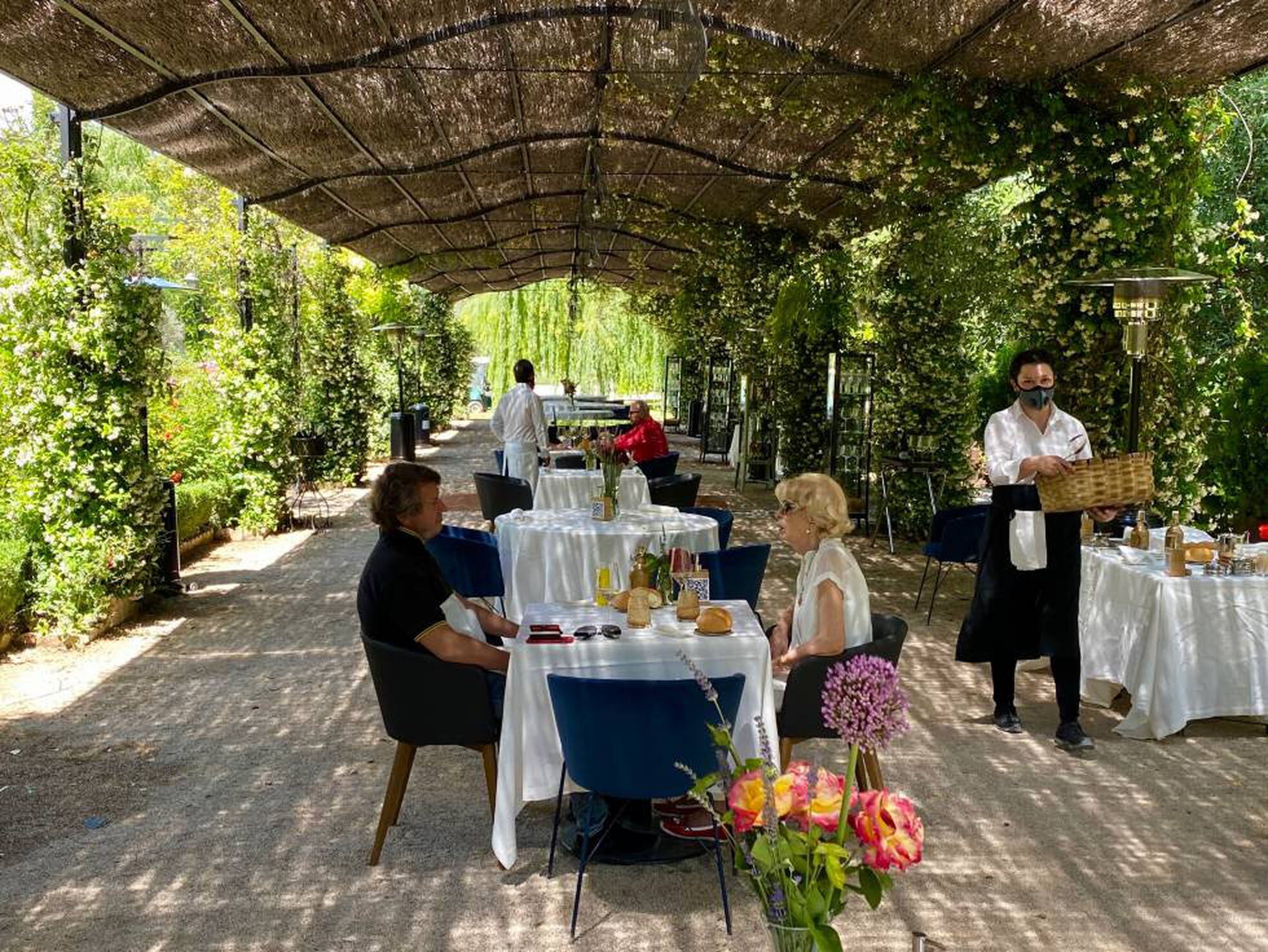 La Huerta de Carabaña y su glamuroso restaurante de verano | Gastronotas de  Capel | EL PAÍS