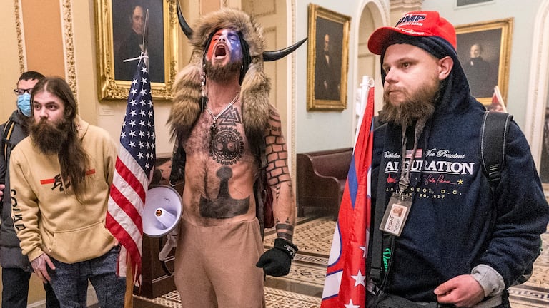 Uno de los simpatizantes de Donald Trump en el asalto al Capitolio de Estados Unidos el pasado miércoles.