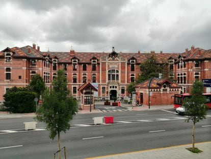 El hospital Basurto de Bilbao, este lunes. FERNANDO DOMINGO-ALDAMA