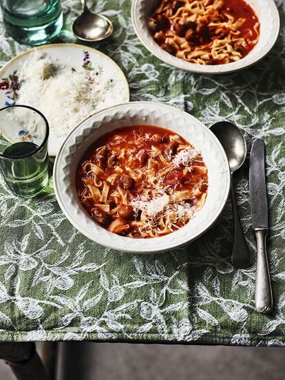 Photograph of the interior of Pasta Grannies, by Vicky Bennison, provided by Editorial Salamandra.