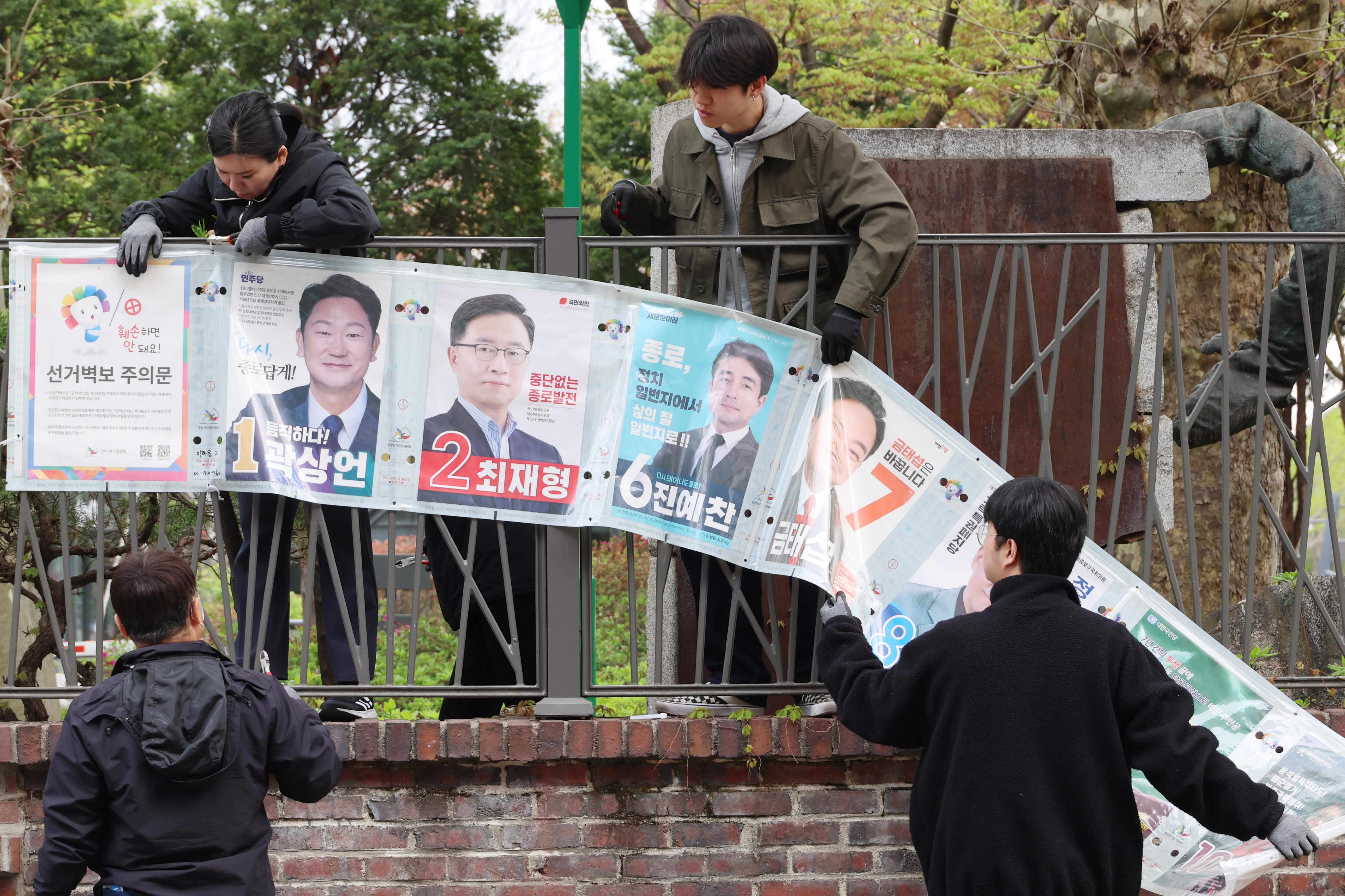 La oposición surcoreana gana las elecciones legislativas y complica aún más la gestión del presidente