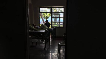 Imagen del Hospital Universitario de Caracas, durante un apagón en julio de 2018.