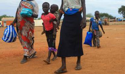 Una familia de refugiados de Sudán del Sur.