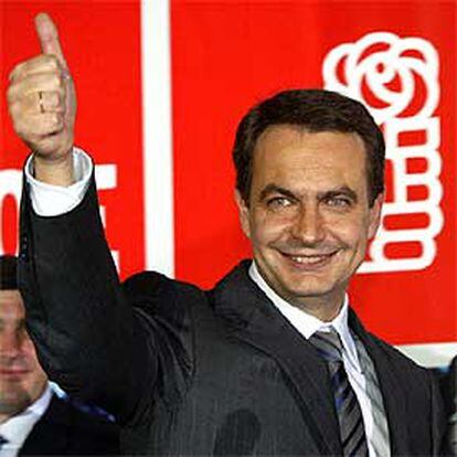 Zapatero celebra el triunfo de esta noche en la sede socialista.