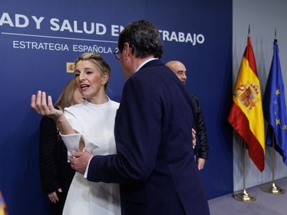 La ministra de Trabajo y Economía Social, Yolanda Díaz, y el presidente de la CEOE, Antonio Garamendi, en la aprobación de la Estrategia Española de Seguridad y Salud en el Trabajo.